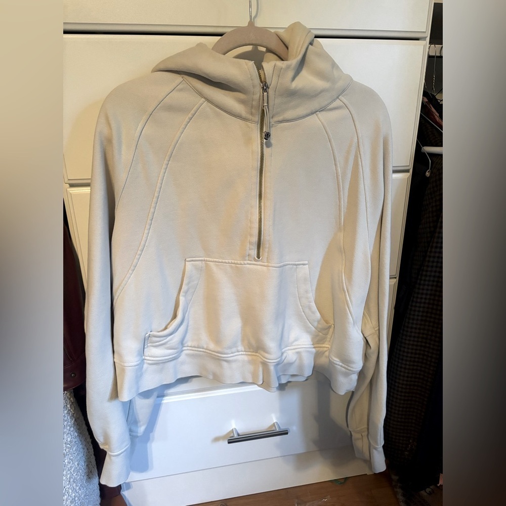 Lululemon scuba cropped pullover hoodie in bone with gold details size XL/XXL